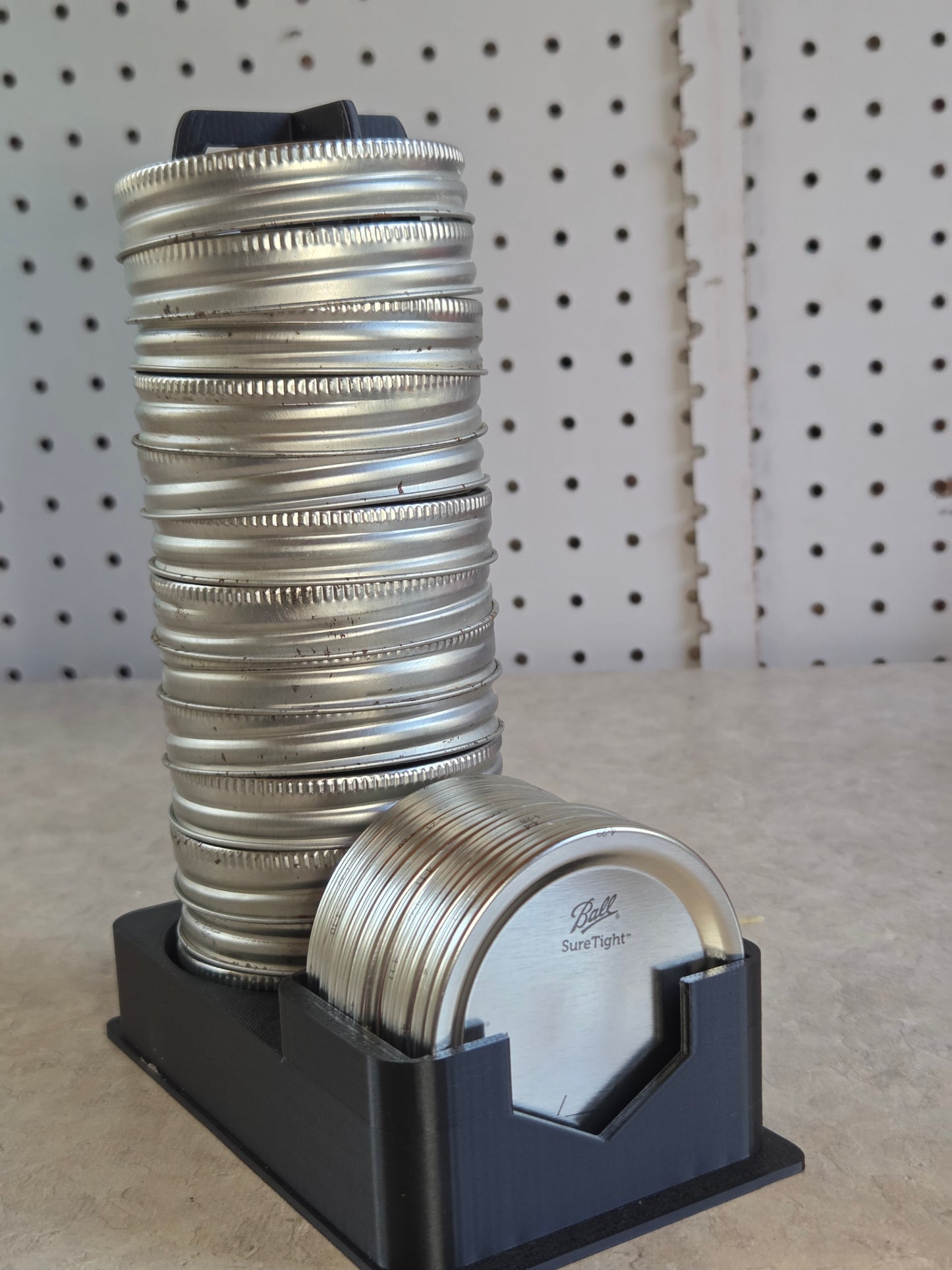 Mason jar lid and ring organizer